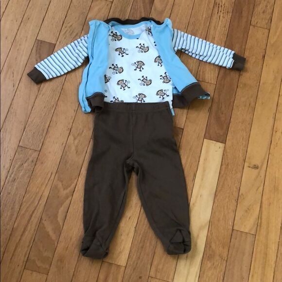 🐵 Mommy’s silly monkey outfit 🐒 - Picture 1 of 5
